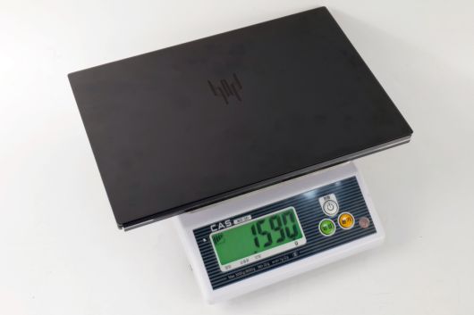 실측 무게는 1,590g에 불과했다.