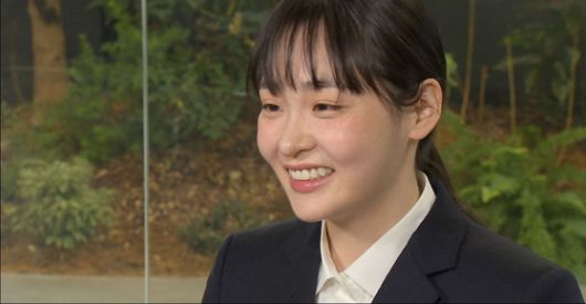 JTBC 뉴스룸과 인터뷰하는 '파친코' 선자 역의 배우 김민하