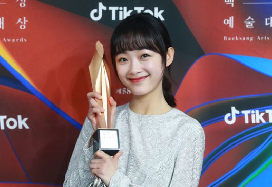 영화 부문 여자 신인연기상의 이유미. 사진=백상예술대상 특별취재반