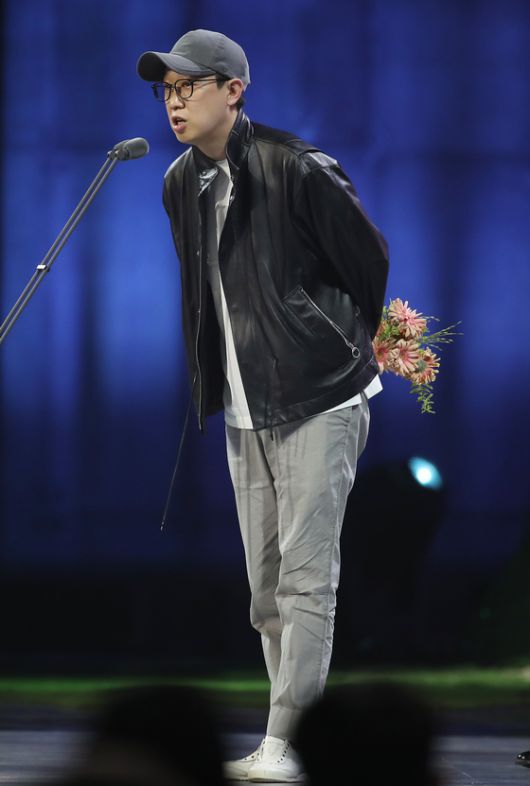 TV 부문 작품상을 수상한 'D.P.'의 한준희 감독. 사진=백상예술대상 특별취재반