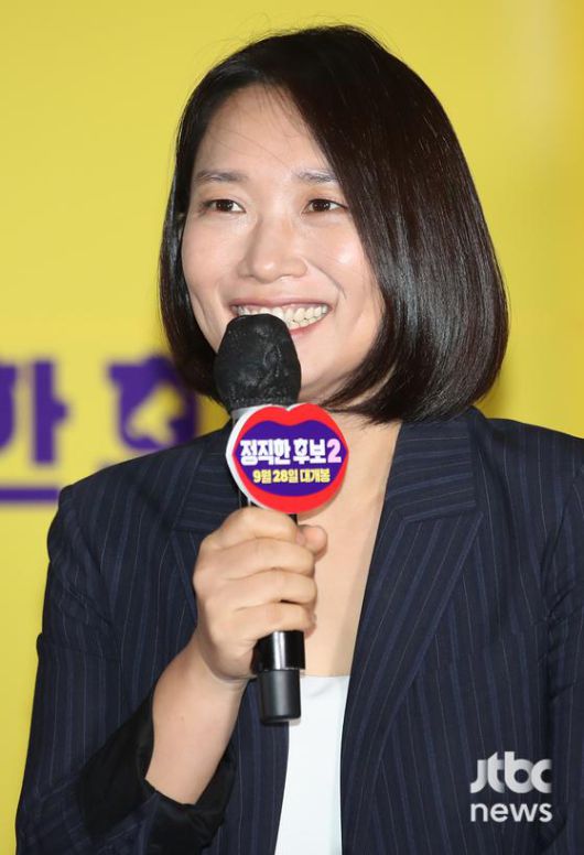 장유정 감독과 배우 라미란, 김무열, 윤경호, 서현우, 박진주가 20일 오후 서울 코엑스 메가박스에서 열린 영화 '정직한 후보2' 언론시사회에 참석해 소감을 말하고 있다.  박세완 엔터뉴스팀 기자 park.sewan@jtbc.co.kr (콘텐트비즈니스본부)