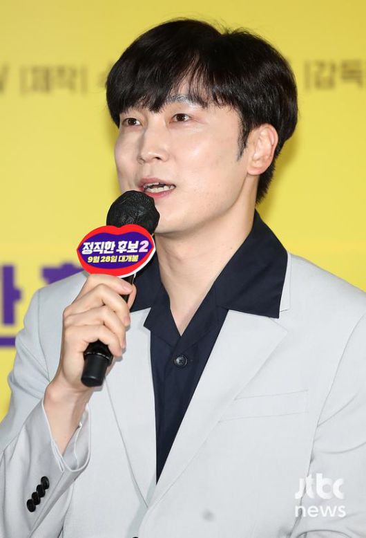 장유정 감독과 배우 라미란, 김무열, 윤경호, 서현우, 박진주가 20일 오후 서울 코엑스 메가박스에서 열린 영화 '정직한 후보2' 언론시사회에 참석해 소감을 말하고 있다.  박세완 엔터뉴스팀 기자 park.sewan@jtbc.co.kr (콘텐트비즈니스본부)