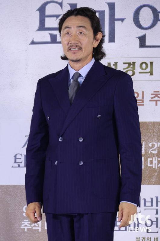 19일 오후 서울 용산구 CGV 용산아이파크몰점에서 영화 '천박사 퇴마 연구소: 설경의 비밀' 언론시사회가 열렸다. 김성식 감독과 배우 강동원, 이동휘, 이솜, 박소이, 김종수, 허준호가 참석했다. 박세완 엔터뉴스팀 기자 park.sewan@jtbc.co.kr (콘텐트비즈니스본부)