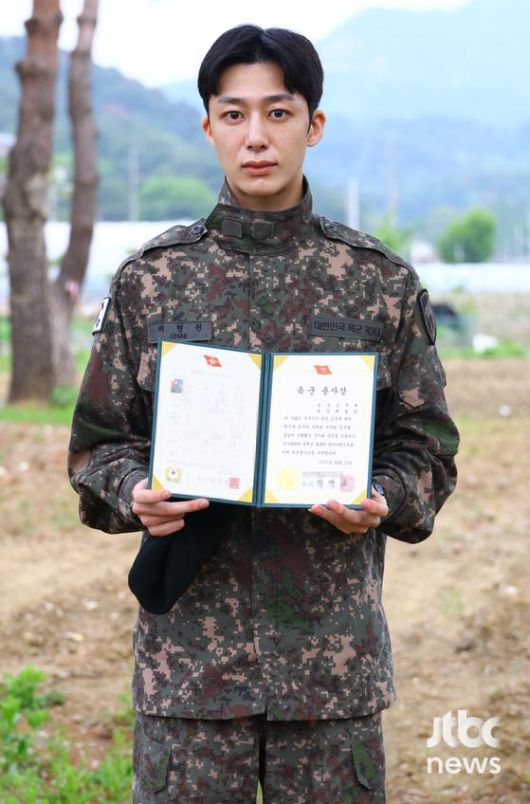 그룹 몬스타엑스 형원이 13일 오전 경기도 가평군 조종면 육군 수도기계화보병사단에서 만기 전역했다. 박세완 엔터뉴스팀 기자 park.sewan@jtbc.co.kr