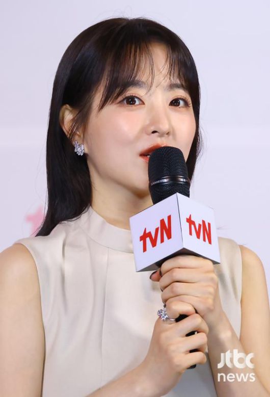 21일 오후 서울 영등포 CGV에서 tvN 새 토일 드라마 '미지의 서울' 제작발표회가 열렸다. 박신우 연출, 배우 박보영, 박진영, 류경수가 참석했다. 박세완 엔터뉴스팀 기자 park.sewan@jtbc.co.kr