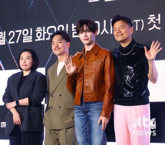 27일 오전 서울 SJ쿤스트할레에서 Mnet '월드 오브 스트릿 우먼 파이터' 제작발표회가 열렸다. 최정남 PD, 박진영, 마이크 송, 허니제이, 가비, 노제, 리정, 리헤이, 립제이, 모니카, 아이키, 효진초이, 성한빈이 참석했다. 박세완 엔터뉴스팀 기자 park.sewan@jtbc.co.kr