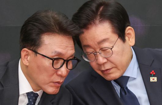 이재명 더불어민주당 대표(오른쪽)와 김민석 최고위원. 〈자료사진=연합뉴스〉