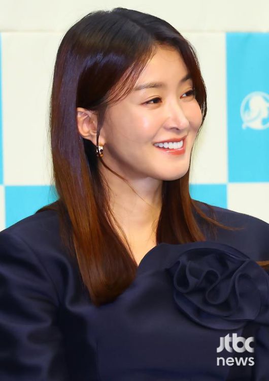 16일 오후 서울 스탠포드호텔에서 ENA 월화 드라마 '살롱 드 홈즈' 제작발표회가 열렸다. 민진기 연출, 배우 이시영, 정영주, 김다솜, 남기애가 참석했다. 박세완 엔터뉴스팀 기자 park.sewan@jtbc.co.kr