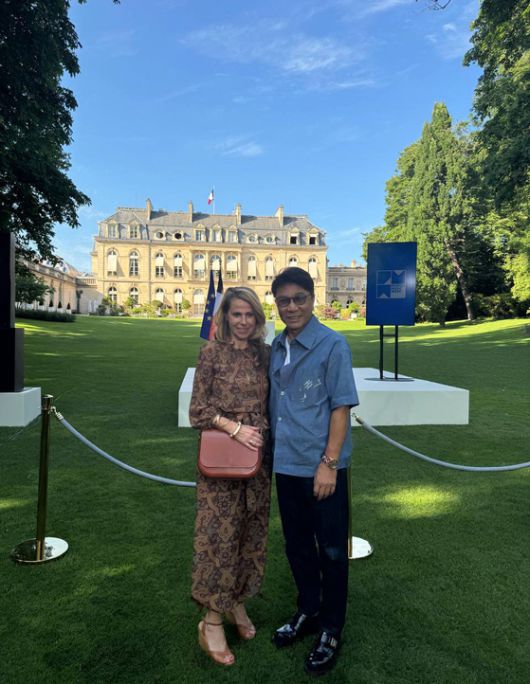 세실 랩 베버 SACEM CEO(왼쪽)과 이수만 A2O엔터테인먼트 키 프로듀서 겸 비저너리 리더 〈사진=A2O엔터테인먼트〉