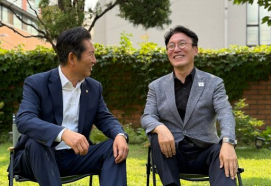 정청래 더불어민주당 의원(왼쪽), 김민석 국무총리 후보자. 〈사진=정 의원 페이스북〉