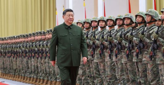 중국 인민해방군 사열하는 시진핑 주석