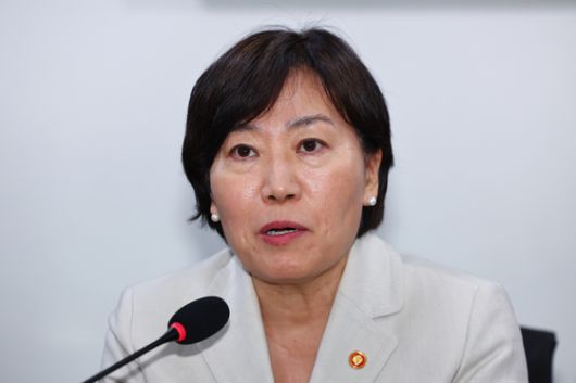 송미령 농림축산식품부 장관이 27일 국회에서 열린 더불어민주당 농림축산식품해양수산위원회 위원들과의 당정간담회에서 발언하고 있다. 〈사진=연합뉴스〉