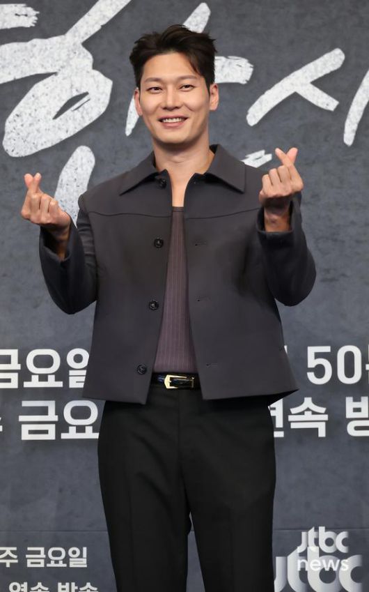 14일 오후 서울 더링크서울 호텔에서 JTBC 금요시리즈 '착한 사나이' 제작발표회가 열렸다. 이날 송해성 연출과 배우 이동욱, 이성경, 박훈, 오나라, 류혜영이 참석했다. 박세완 엔터뉴스팀 기자 park.sewan@jtbc.co.kr