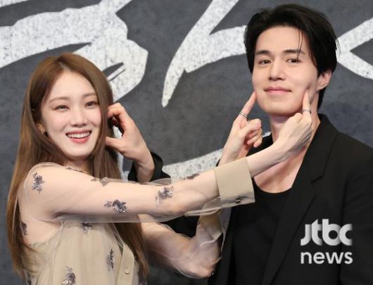 14일 오후 서울 더링크서울 호텔에서 JTBC 금요시리즈 '착한 사나이' 제작발표회가 열렸다. 이날 송해성 연출과 배우 이동욱, 이성경, 박훈, 오나라, 류혜영이 참석했다. 박세완 엔터뉴스팀 기자 park.sewan@jtbc.co.kr