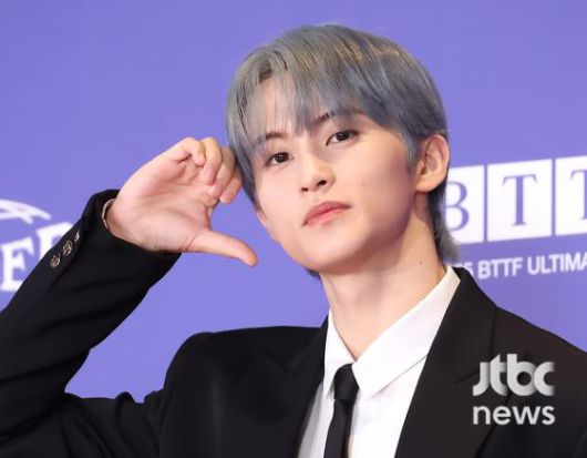 그룹 NCT드림 마크가 14일 오전 서울 롯데시네마 월드타워에서 정규 5집 '고 백 투 더 퓨처' 제작발표회에 참석해 포토타임을 갖고 있다. 박세완 엔터뉴스팀 기자 park.sewan@jtbc.co.kr