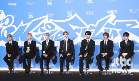 그룹 NCT드림이 14일 오전 서울 롯데시네마 월드타워에서 열린 정규 5집 '고 백 투 더 퓨처' 제작발표회에 참석해 소감을 말하고 있다. 박세완 엔터뉴스팀 기자 park.sewan@jtbc.co.kr