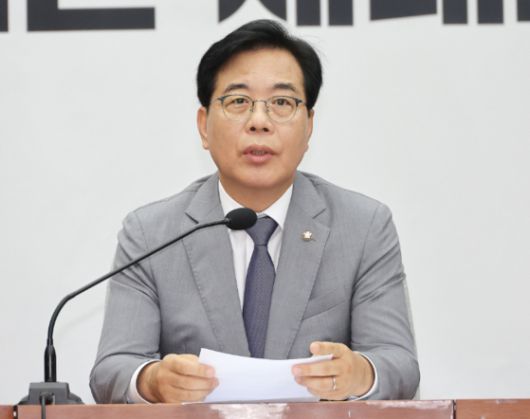 송언석 국민의힘 비상대책위원장 겸 원내대표가 15일 국회에서 열린 원내대책회의에서 발언하고 있다. 〈사진=연합뉴스〉