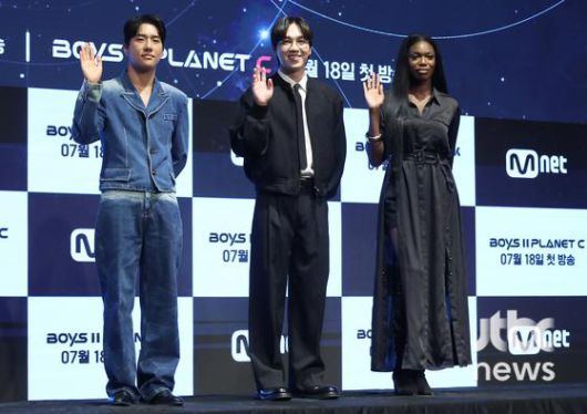 16일 오전 서울 더 세인트에서 Mnet?'보이즈 2 플래닛' 제작발표회가 열렸다. 이날 행사에는 제작진(김신영 CP, 정우영 PD, 고정경 PD), K 마스터(이석훈, 킹키, 카니), C마스터(김재중, 샤오팅, 제이릭), 공통 마스터(임한별, 효린, 백구영, 저스디스) 총 13명이 참석해 자리를 빛냈다. 박세완 엔터뉴스팀 기자 park.sewan@jtbc.co.kr