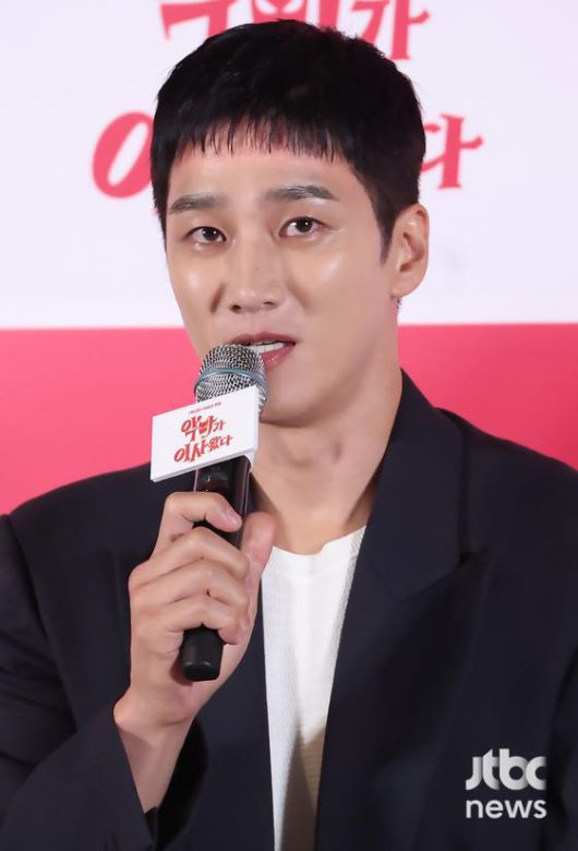 6일 오후 서울 용산CGV 아이파크몰에서 영화 '악마가 이사왔다' 언론시사회가 열렸다. 이상근 감독과 배우 임윤아, 안보현, 주현영이 참석했다. 박세완 엔터뉴스팀 기자 park.sewan@jtbc.co.kr