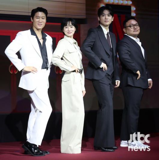 18일 오전 서울 호텔 나루 엠갤러리에서 넷플릭스 시리즈 '애마' 제작발표회가 열렸다. 이해영 감독, 배우 이하늬, 방효진, 진선규, 조현철이 참석했다. 박세완 엔터뉴스팀 기자 park.sewan@jtbc.co.kr