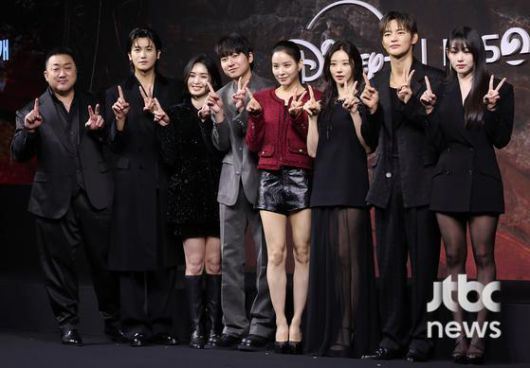 20일 오전 서울 앰버서더 풀만 호텔에서 드라마 '트웰브' 제작발표회가 열렸다. 강대규, 한윤선 감독, 배우 마동석, 박형식, 서인국, 이주빈, 강미나, 성유빈, 안지혜, 레지나 레이가 참석했다. 박세완 엔터뉴스팀 기자 park.sewan@jtbc.co.kr