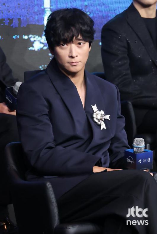 2일 오전 서울 포시즌스 호텔에서 디즈니+ 오리지널 시리즈 '북극성' 제작발표회가 열렸다. 허명행, 김희원 감독, 배우 강동원, 전지현, 이미숙, 박해준, 유재명, 오정세, 이상희, 주종혁, 김해숙이 참석했다. 박세완 엔터뉴스팀 기자 park.sewan@jtbc.co.kr