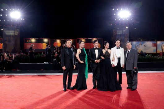 제82회 베니스국제영화제 경쟁 부문에 초청 된 영화 '어쩔수가없다(박찬욱 감독)' 〈사진=REUTERS·연합뉴스〉