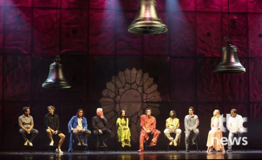 3일 오후 서울 세종문화회관에서 뮤지컬 '노트르담 드 파리' 프레스콜이 열렸다. 배우들이 포토타임을 갖고 있다. 박세완 엔터뉴스팀 기자 park.sewan@jtbc.co.kr