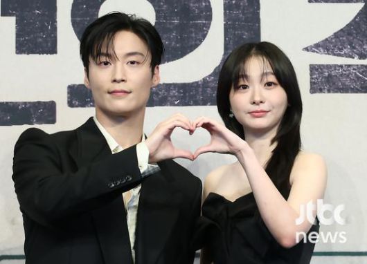 11일 오후 서울 더링크호텔에서 JTBC 토일 드라마 '백번의 추억' 제작발표회가 열렸다. 김상호 감독, 배우 김다미, 신예은, 허남준이 참석했다. 박세완 엔터뉴스팀 기자 park.sewan@jtbc.co.kr