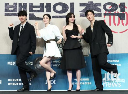 11일 오후 서울 더링크호텔에서 JTBC 토일 드라마 '백번의 추억' 제작발표회가 열렸다. 김상호 감독, 배우 김다미, 신예은, 허남준이 참석했다. 박세완 엔터뉴스팀 기자 park.sewan@jtbc.co.kr