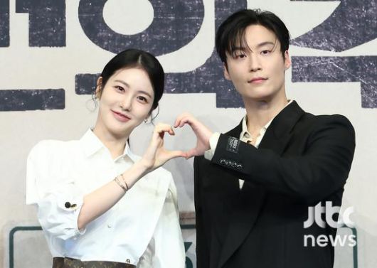 11일 오후 서울 더링크호텔에서 JTBC 토일 드라마 '백번의 추억' 제작발표회가 열렸다. 김상호 감독, 배우 김다미, 신예은, 허남준이 참석했다. 박세완 엔터뉴스팀 기자 park.sewan@jtbc.co.kr