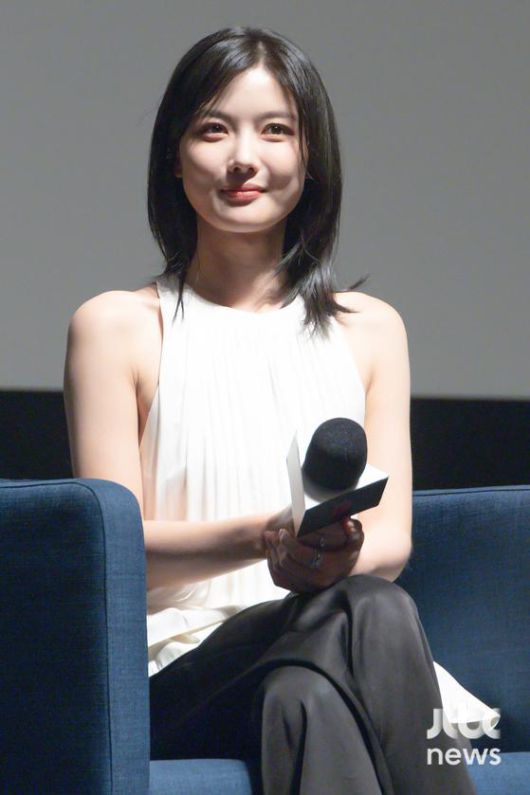 배우 김유정이 제30회 부산국제영화제(BIFF) 액터스 하우스 주인공으로 관객들과 만났다. 부산=박세완 엔터뉴스팀 기자 park.sewan@jtbc.co.kr