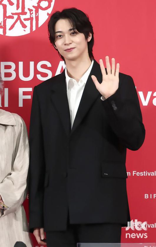 19일 오후 부산 해운대구 영화의전당 기자회견장에서 영화 '결혼 피로연' 기자간담회가 열렸다. 앤드루 안 감독, 배우 윤여정, 배우 한기찬이 참석했다. 부산=박세완 엔터뉴스팀 기자 park.sewan@jtbc.co.kr