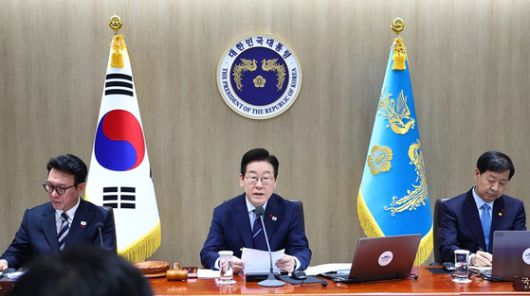 이재명 대통령이 2일 용산 대통령실에서 국무회의를 주재하고 있다. 〈사진=연합뉴스〉