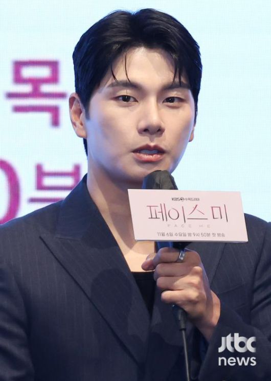 6일 오후 서울 구로구 신도림 더 세인트에서 KBS2 '페이스미' 제작발표회가 열렸다. 조록환 감독과 배우 이민기, 한지현, 이이경, 전배수가 참석했다.  김현우 엔터뉴스팀 기자 kim.hyunwoo3@jtbc.co.kr (콘텐트비즈니스본부)