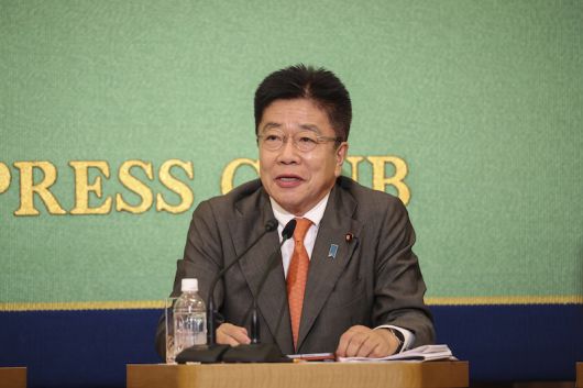 가토 가쓰노부 일본 재무장관이 미국 국채 매각도 관세 협상 카드인지를 놓고 엇갈린 발언을 내놨다. [사진 | 뉴시스]