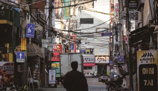 KDI가 한국 경제 성장률을 0.8%로 낮췄다. R의 공포가 현실화하고 있다는 방증이다. 이럴 때일수록 성장 잠재력을 높이는 구조적 해법을 모색해야 한다. [사진 | 뉴시스]