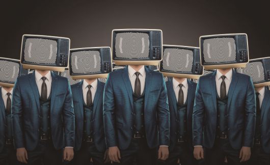 ‘윤 어게인’을 외치며 흘리는 그들의 눈물은 베를린 지하벙커에서 인질들이 인질범인 히틀러를 향해 보였던 황당한 눈물과도 닮았다.[일러스트｜게티이미지뱅크]