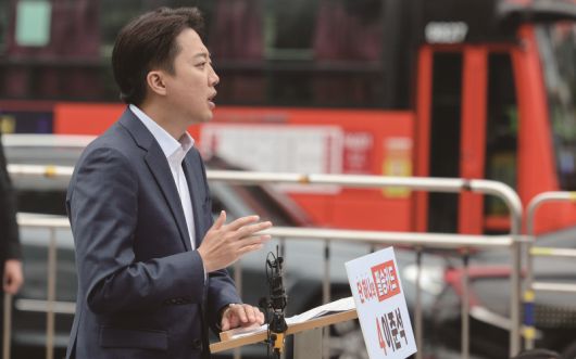 이준석 개혁신당 후보는 최저임금 결정 권한을 지자체에 이양하는 공약을 내놨다.[사진｜뉴시스]