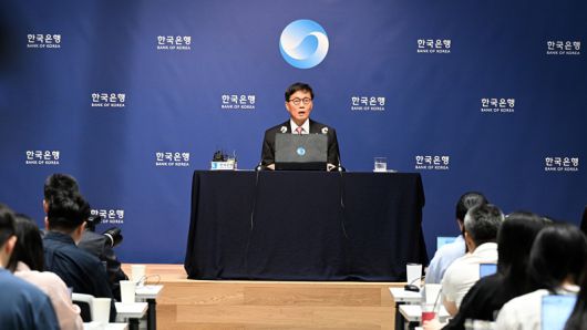 한국은행이 올해 성장률 전망치를 기존의 1.5%에서 0.8%로 하향했다.[사진｜뉴시스]