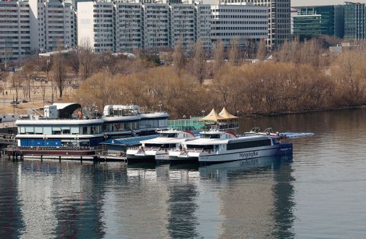 한강버스는 2023년 김포와 서울시의 출퇴근 문제를 해결하겠다는 목적으로 추진됐다. [사진 | 뉴시스]