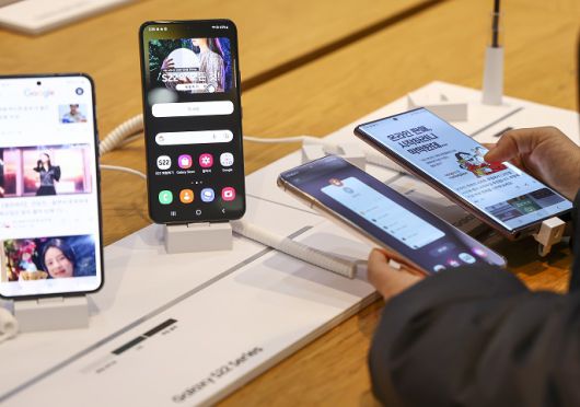 가계통신비를 실질적으로 인하하기 위해선 이통사 요금제부터 개선해야 한다는 목소리가 나온다.[사진 | 연합뉴스]