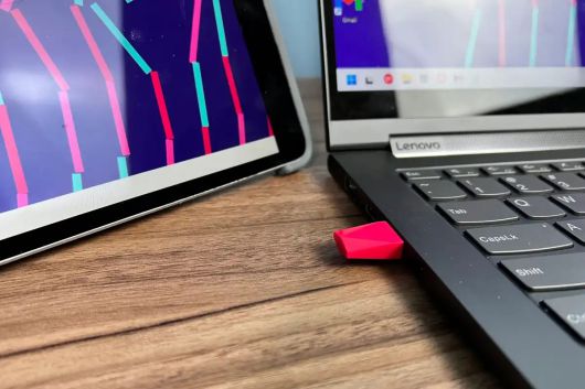 루나 디스플레이에는 아이패드와 연결할 수 있는 전용 동글이 있다. ⓒJared Newman / Foundry