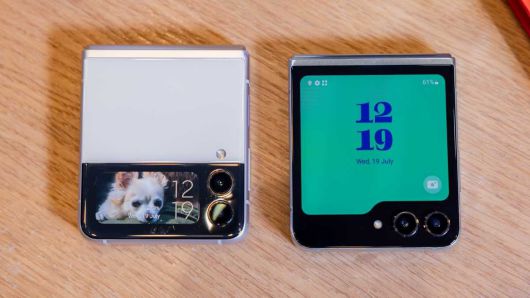 갤럭시 Z 플립 3(왼쪽) 그리고 갤럭시 Z 플립 5(오른쪽)ⓒDominik_Tomaszewski