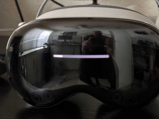 아이사이트 디스플레이는 소프트웨어 업데이트 중 진행률 표시줄과 같은 몇 가지 유용한 정보를 표시할 수 있다. ⓒ Foundry