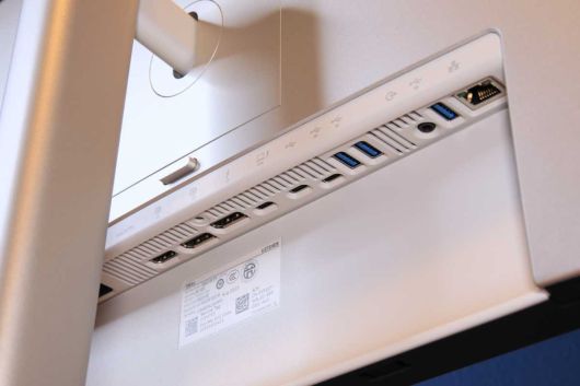 델 U2724DE는 광범위한 연결 옵션을 제공한다. ⓒ Foundry