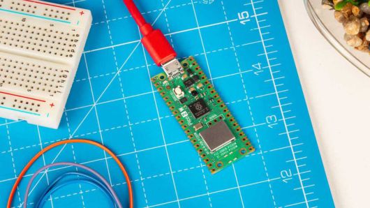 실험 준비를 마친 라즈베리 파이 피코 2 W 기기 모습Raspberry Pi