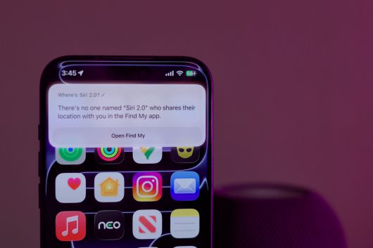 마침내 시리에 애플 인텔리전스 업그레이드가 적용되지만, iOS 26에서만 가능하다.Foundry
