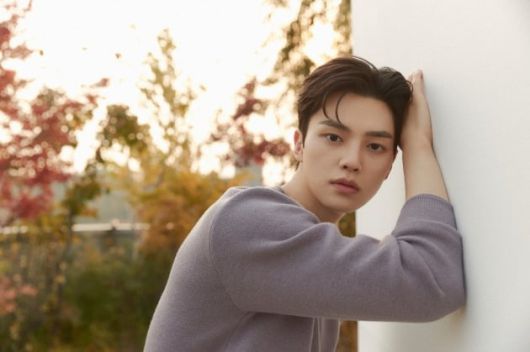 데뷔 4년차 배우 송강은 "깊은 감정들을 표현할 수 있는 배우가 되고 싶다"고 소망했다./사진제공=넷플릭스