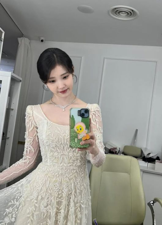 사진=아이유 SNS